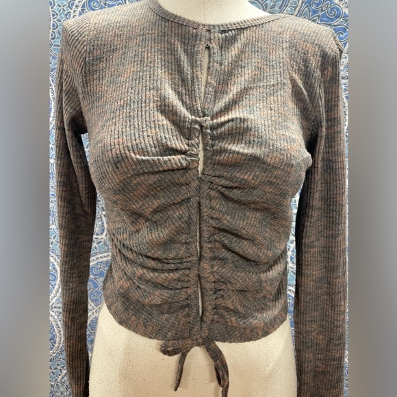 Cropped long sleeve open sweater - Picture 9 of 9